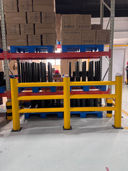 Heavy-duty flexible safety barrier